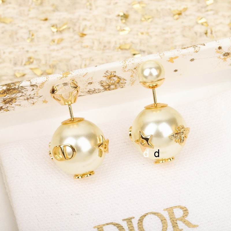 Dior earing 7ml2